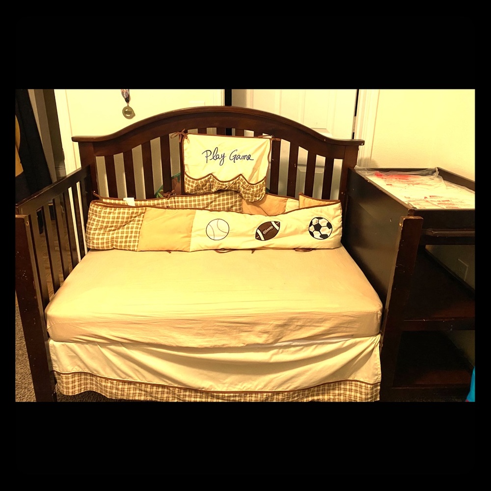 4-in 1 Convertible Crib and Changer